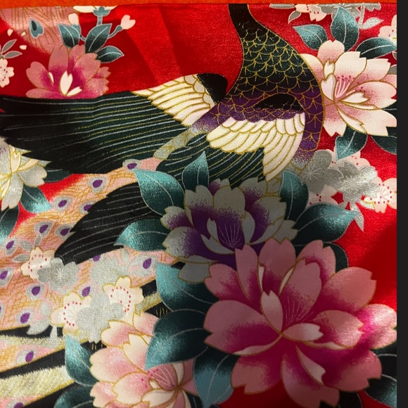 Red with birds and flowers shiny satin kimono like robe NWOT - Picture 6 of 12